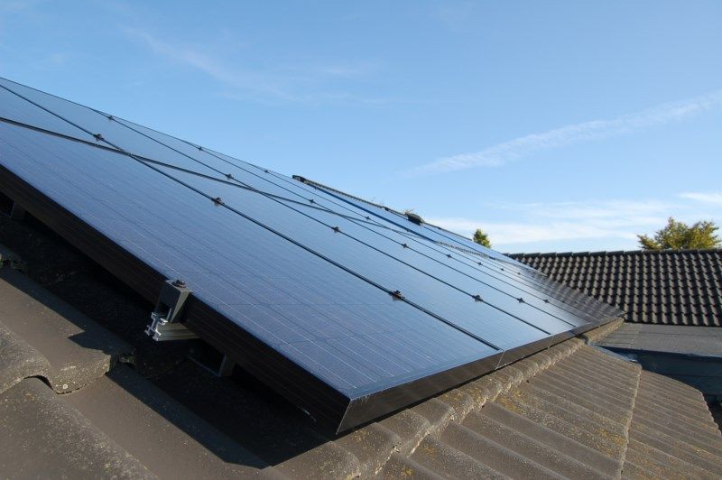 Solceller til Erhverv: Bæredygtig Energi og Økonomiske Fordele